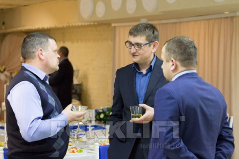 VIP КЛУБ «КОМАЦУ»: связи решают все VIP КЛУБ «КОМАЦУ»: связи решают все